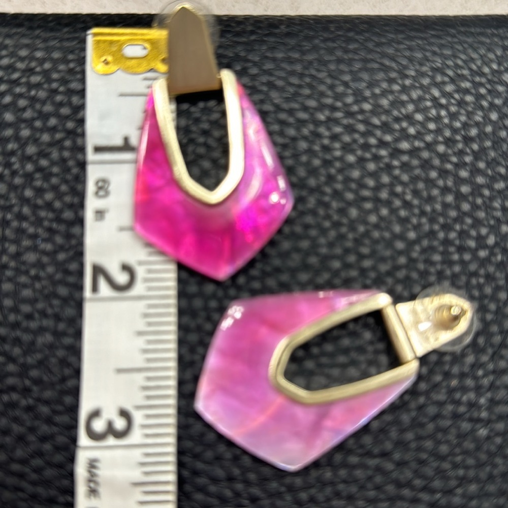 Kendra Scott Kensley Fuchsia Pink & Gold Statement earrings - Picture 5 of 5